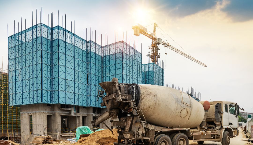 Bomba de concreto estacionaria en funcionamiento