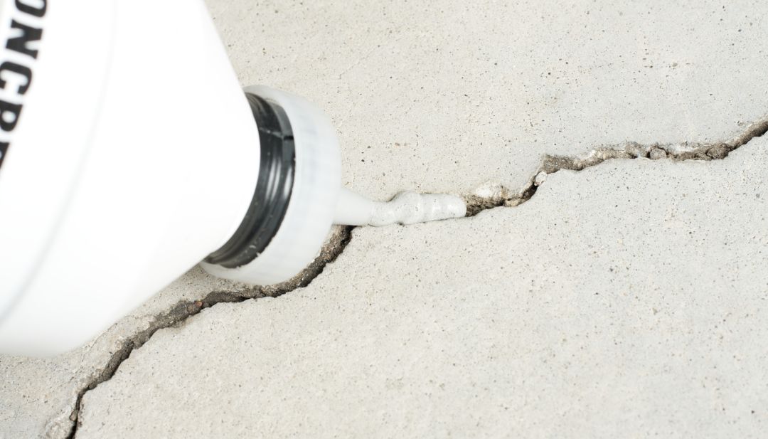 Sellado de fisura en muro de concreto